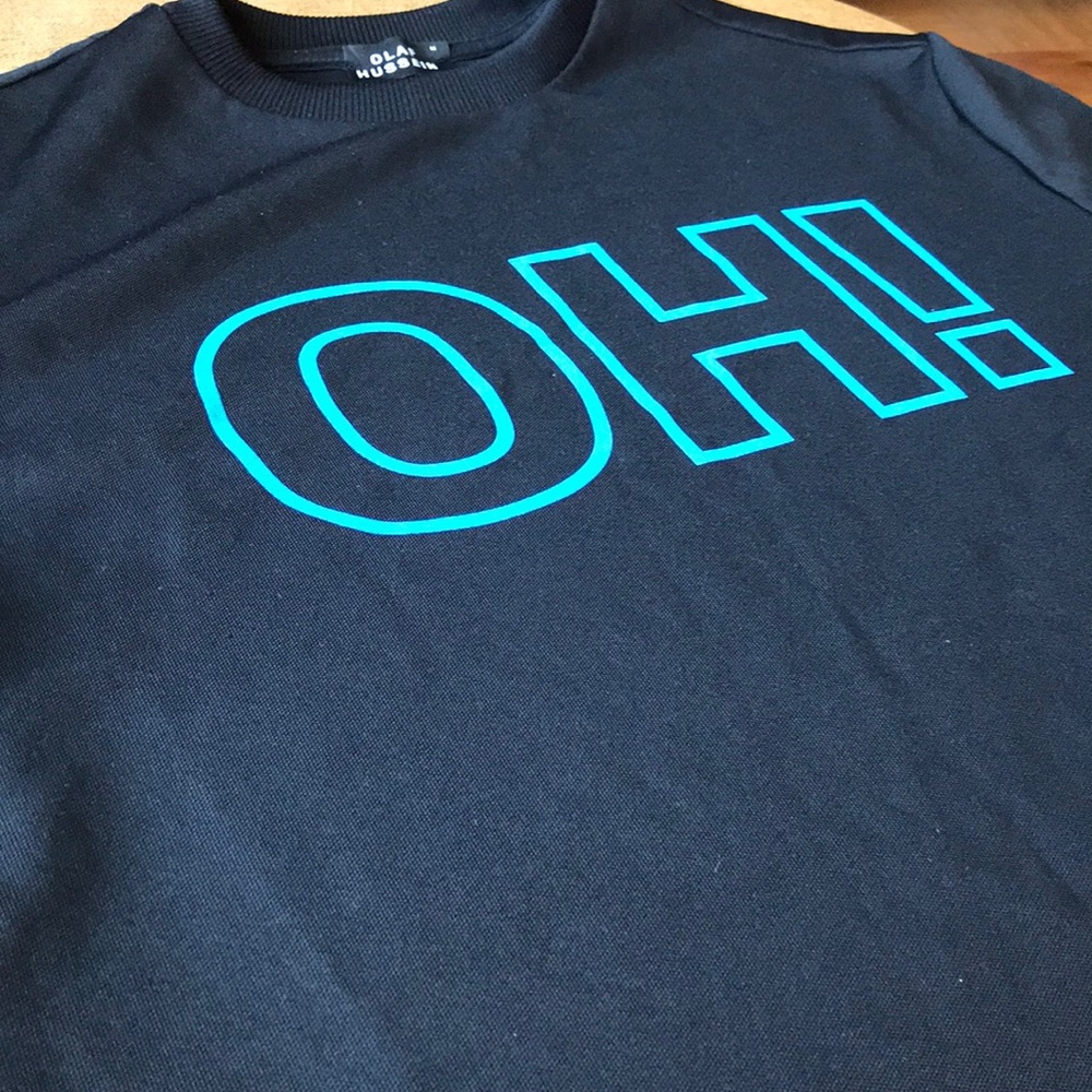 Black tee “Oh”